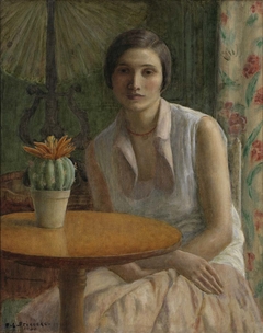 Vrouw aan tafel met cactus